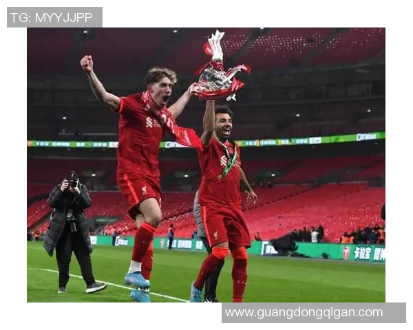 意甲激战：里昂与利物浦战成平局红牌事件引发全场热议