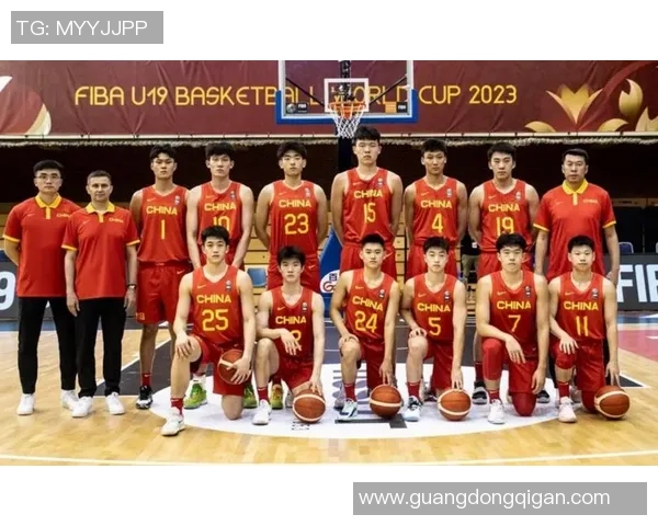 姚明的学生们如何在篮球场上追逐梦想与成就的故事