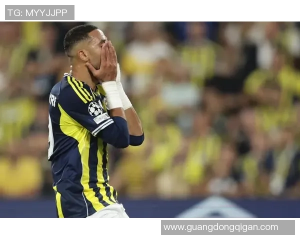 欧冠激战本菲卡逆转那不勒斯乌龙球引发争议判罚全场沸腾