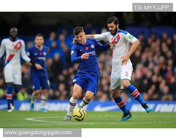 足总杯精彩对决那不勒斯与巴黎圣日耳曼战平争议判罚引发全场热议