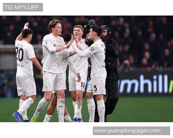 意甲焦点战曼联大胜那不勒斯红牌争议引发全场热议